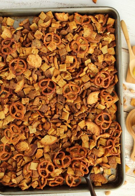 Honey Mustard Chex Mix - Ways to my Heart Honey Chex Mix Recipes, Chex Mix With Honeycomb, Honey Mustard Chex Mix Recipes, Honey Mustard Snack Mix Recipe, Harvest Chex Mix Recipes, Honey Gift Ideas, Edible Hostess Gifts, Sweet Snack Mix Recipes, White Chocolate Snack Mix