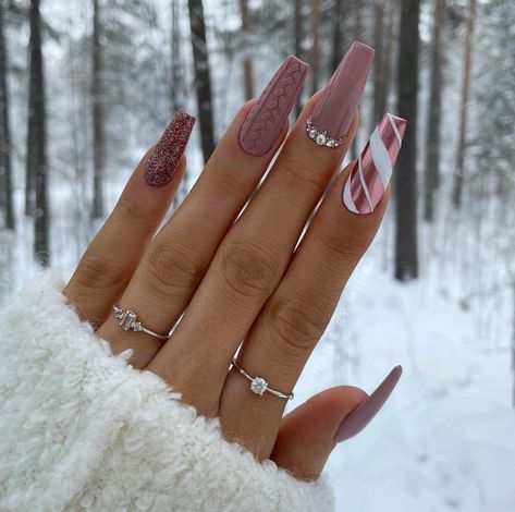 Unghie Sfumate, December Nails, Winter Nails Acrylic, Sweater Nails, Christmas Nails Acrylic, Coffin Nails Long, Winter Nail Designs, Festival Nails, New Year's Nails