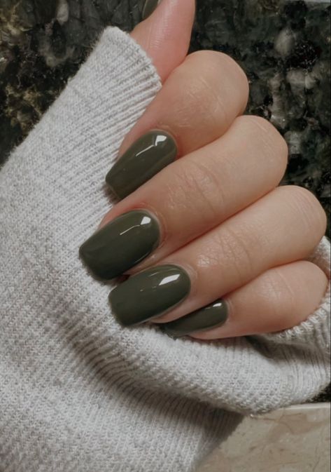 Fall Nail Orange, Autumn Nails Plain, End Of October Nails, Plain Autumn Nails, Simple Fall Nails Autumn Green, Fall Green Nails Short, Fall Nails Square Round, Basic Autumn Nails, Short Nail Inspo Autumn