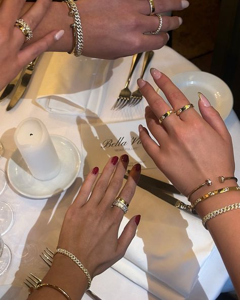 Every group of besties need matching bracelets 💅🏽 #blingz Belly Button Piercing Cute, Arm Stack, Bracelets Tennis, Jewelry Stack, Necklaces Statement, Button Piercing, Bracelets And Rings, Future Vision, Outfits 90s