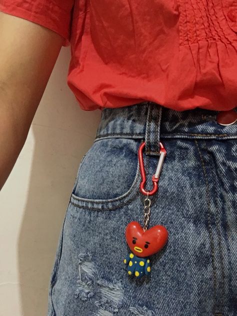 Keychain On Pants, Fashion Inspo, Personalized Items, Key, Outfit Inspo, Pants, Clothes, Trousers