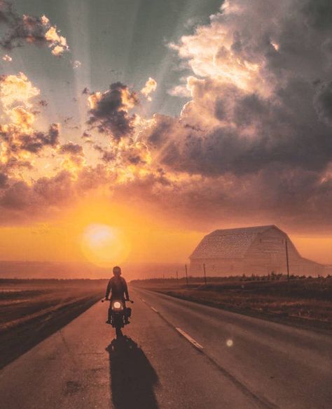 Happy Weekend guys - hope you all had a killer start to it - just a little sunset riding inspiration for you, care of @no_name_moto 😍 Sunset Motorcycle, Motorcycle Lifestyle, Body Wellness, Motorcycle Wallpaper, Motorcycle Travel, Happy Weekend, Dream Life, Lifestyle, Photography