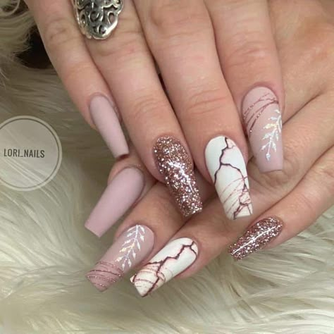 Glam Coffin Acrylic Nails, Rose Gold Nail Design, Rose Gold Nails Acrylic, Rose Gold Nails Glitter, Rose Gold Nail, Rose Gold Nail Art, Rose Gold Nails Design, Feather Nails, Gold Nail Designs