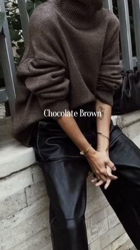 Fall Outfits Old Money, Brown Sweater Outfit, Camel Outfits, Chocolate Brown Sweater, Camel Outfit, Fall Color Trend, Fall Outfit With Boots, Winter Outfits 2020, Old Money Outfits