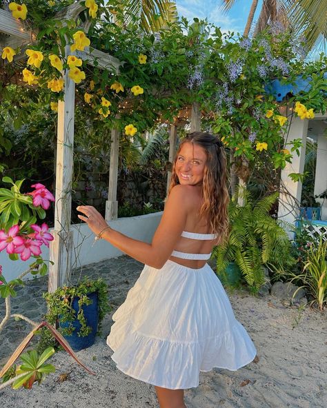 Carolina Outfit, Vaca Pics, Natalie Downey, St John Virgin Islands, Caribbean Outfits, St Thomas Virgin Islands, Summer Board, Beachy Dresses, Beachy Outfits