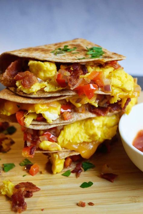 Chorizo Eggs, Easy Healthy Breakfast Recipes, Breakfast Quesadilla Recipes, Healthiest Breakfast, Breakfast Quesadillas, Breakfast Quesadilla, Healthy Oatmeal Recipes, Breakfast Quiche Recipes, Breakfast Ingredients