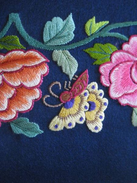 Korean Embroidery Exhibit – Mom's Sewing Room Korean Sewing, Painting With Thread, Embroidered Photography, Korean Embroidery, Rose Embroidery Designs, Wedding Cross Stitch Patterns, Learning To Embroider, Wedding Cross Stitch, Crewel Embroidery Kits