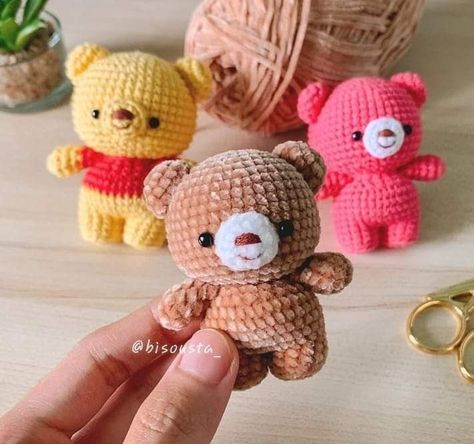 Quick Crochet Toys, Small Teddy Bear, Teddy Bear Patterns Free, Crochet Bear Patterns, Easy Crochet Animals, Crochet Teddy Bear Pattern, Crocheting Ideas, Quick Crochet Patterns, Crochet Keychain Pattern