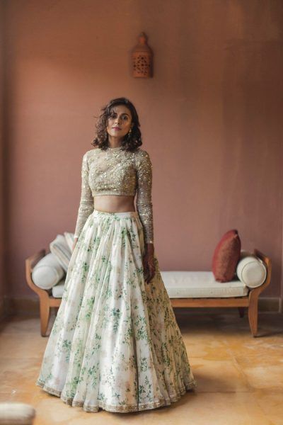 Trending: 10 Brides Who Prove Floral Lehengas Are Taking Over Indian Weddings | WedMeGood Top Lehenga, Outfit Designer, Bridesmaid Lehenga, Desi Outfits, Sabyasachi Lehenga, Saree Bollywood, Indian Outfits Lehenga, Floral Lehenga, Wedding Lehenga Designs