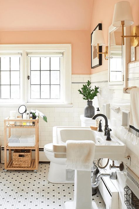 Brighten Up Any Room With A Flattering Peach Paint Color | WOW 1 DAY Painting Baie Vintage, Blush Bathroom, Design Interior Baie, Black And White Tile, White Wainscoting, Bad Inspiration, Decor Baie, Design Del Prodotto, Vintage Bathroom