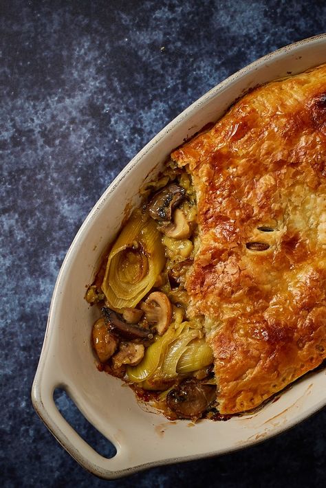 Vegan Diner, Mushroom Vegan, Vegan Pies Recipes, Leek Recipes, Thyme Recipes, Great British Chefs, Vegan Pie, Sweet Pastries, Food Website