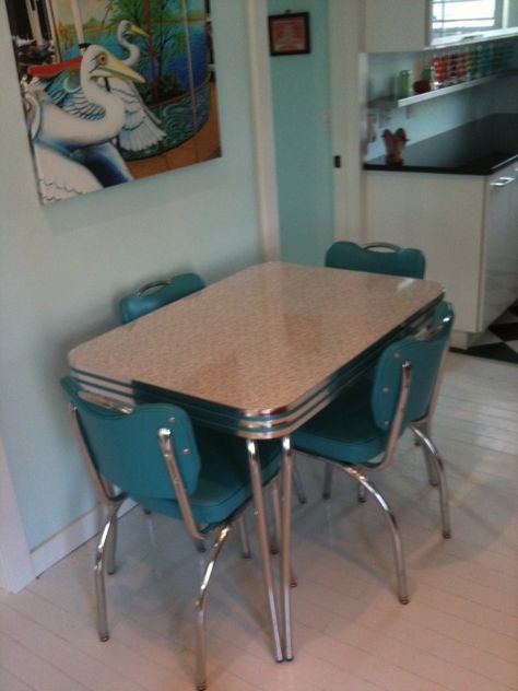 Have this set in our kitchen but makes me want to redo the chairs in this color. Chrome Kitchen Table, Vintage 1950s Kitchen, Kitchen Dinette Sets, Retro Kitchen Tables, Vintage Kitchen Table, Kitchen Dinette, Vintage Dining Set, Kitchen Table Makeover, 1950s Kitchen