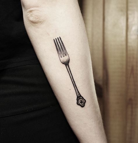 "It's a dinglehopper." Little mermaid tattoo Fork Tattoo, Little Mermaid Tattoo, Pencil Tattoo, Angel Tattoos, Large Temporary Tattoos, Hand Poked Tattoo, Mermaid Tattoos, Poke Tattoo, Small Tattoo Designs