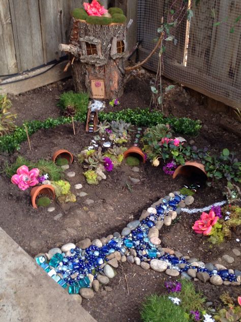 Fairy garden with stump Fairy Garden Design Ideas, Large Fairy Garden, Fairy Garden Ideas, Fairy Garden Crafts, Fairy Garden Designs, Fairy Garden Houses, Pallet Garden, Pallets Garden, Fairy Garden Diy