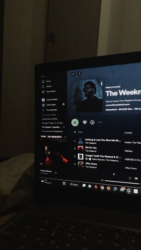 You Know Me The Weeknd, Songs In Laptop, Laptop Music Snap, Laptop Aesthetic Snap, Laptop Spotify Aesthetic, Laptop Music Aesthetic, Movie On Laptop Aesthetic, Macbook Bed, Laptop Song