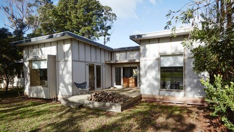 To make a point about how significant she thinks the humble, fibro beach shack archetype is to Australia's built environment, Melbourne architect Sally Draper agreed to take on a salvage and light-han Sally Draper, Beach Shacks, Beach House Exterior, Australian Architecture, Mornington Peninsula, Beach Shack, Modern Beach House, Modern Beach, Home Remodel