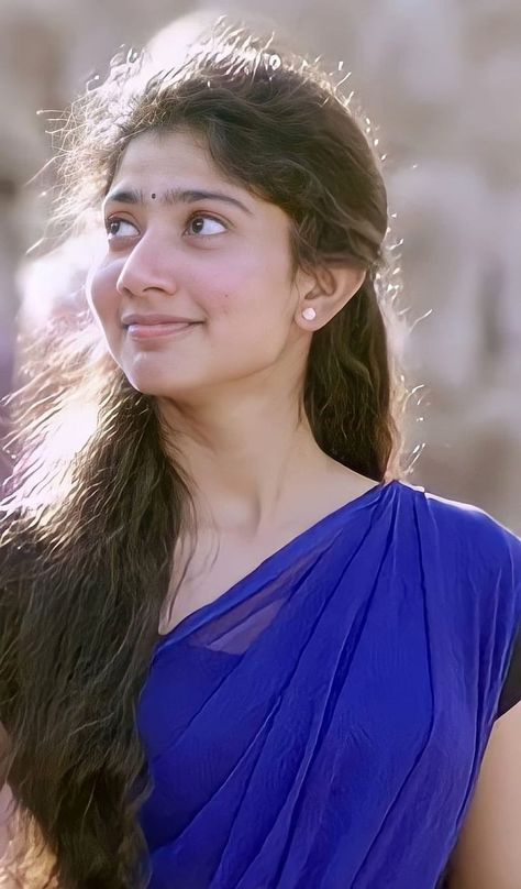 Sai Pallavi In Western Dress, Sai Pallavi Fidaa Movie Images, Simple Girl Outfits, Sai Pallavi Hd Images, Sai Pallavi, Actress Hairstyles, Indian Woman, Actress Photos, Image Hd