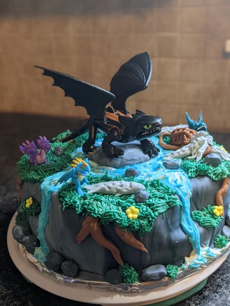 Dragon Bday Cake, Toothless Dragon Cake Birthday, Httyd Birthday Party, How To Train Your Dragon Cake Ideas, How To Train Your Dragon Birthday Cake, How To Train Your Dragon Cupcakes, How To Train Your Dragon Birthday, How To Train Your Dragon Cake, Httyd Cake