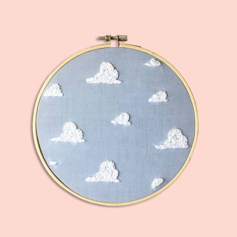 @claudia.comelade has hand embroidered these white clouds on a blue sky in an embroidery hoop using DMC floss. Sky Hand, Silk Ribbon Embroidery Patterns, Digital Embroidery Patterns, Dmc Embroidery, Diy Embroidery Patterns, Pola Sulam, Blue Embroidery, The Wallpaper, Sewing Embroidery Designs