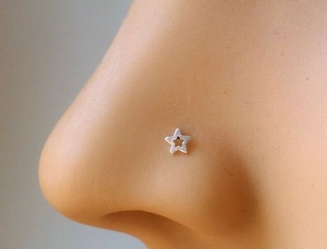 Pretty Nose Studs, Nose Stud Aesthetic, Star Nose Piercing, Stud Aesthetic, Cute Nose Studs, Star Nose Stud, Nose Jewellery, Nose Stud Piercing, Piercing Aesthetic