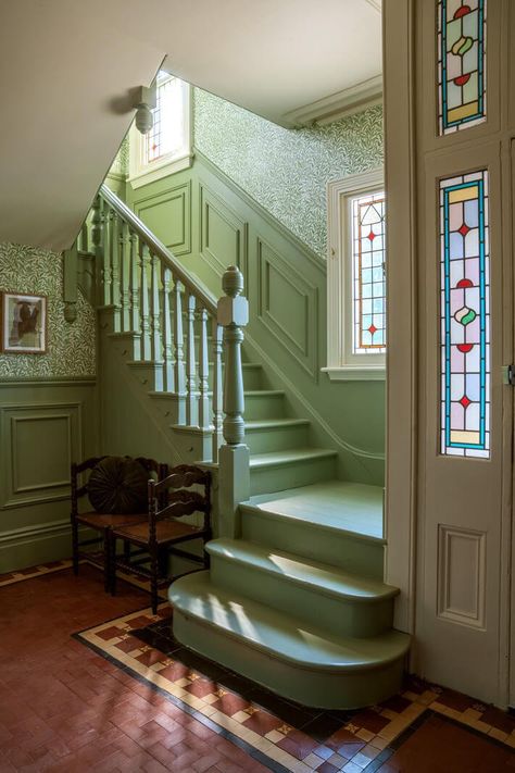 1900 House, Cottage Loft, Classic Cabinets, Black Fireplace, Airbnb Design, Wooden Floorboards, Edwardian House, Red Brick House, Sleek Kitchen