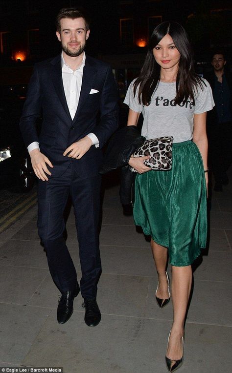 Gemma Chan Style Casual, Gemma Chan Style, Emma Chan, Jack Whitehall, Gemma Chan, Toned Legs, Crazy Rich, London Night, Green Mugs