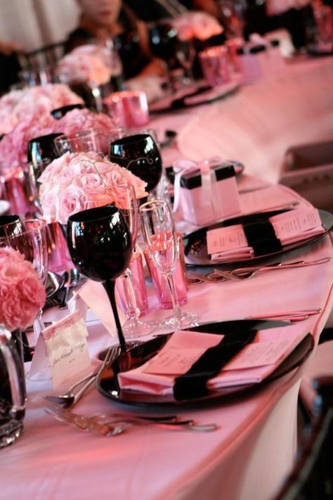 Pink Black Weddings, Wedding Table Pink, White Chair Covers, Party Tablescapes, White Napkins, Black White Wedding, Contemporary Dining, Wedding Table Settings, Pink Parties