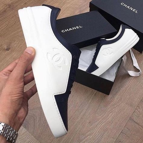 Chanel Sneakers, Best Sneakers, Sneakers Men Fashion, Chanel Shoes, Trendy Shoes, Mens Street Style, White Sneakers, Shoe Game, Beautiful Shoes