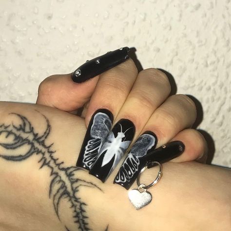 Goth Butterfly Nails, Luna Moth Nails, Moth Nail Art, Moth Nails, Nail Design Butterfly, Moth Makeup, Bday Nails, Nail Piercing, Butterfly Nails