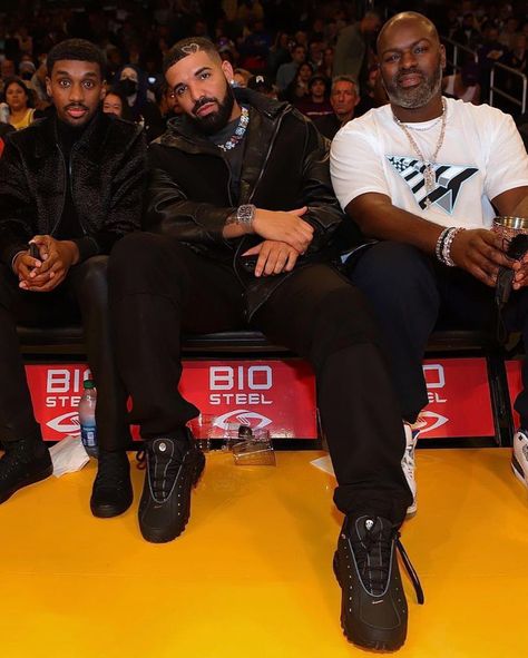 Nike Hot Step Air Terra, Drake Clothing, Aubrey Drake, Classy Outfits Men, Body Picture, Triple Black, Celebrity Art, Famous Celebrities, Black Outfit