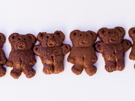 Chocolate Teddy Grahams, Teddy Cookie, Graham Pie, Chocolate Pie Crust, Graham Cracker Crust Recipe, Graham Cookies, Crunchy Chocolate, Teddy Grahams, Bunny Cupcakes