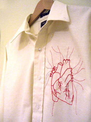 07-shirt1 Embroidery Heart, Embroidery Shirts, Embroidery Designs Free, Embroidery Hearts, Swap Ideas, Embroidered Shirts, Clothes Art, Heart Clothes, 2019 Style