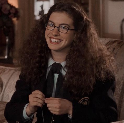 Here’s some Halloween inspo! Do you know what you’re gonna be this year yet? #Halloweeninspo #Halloweencostumeideas Amelia Princess Diaries, Mia Thermopolis Before Makeover, Princess Diaries Before, Mia Thermopolis Princess Diaries, Female Characters Movie, Mia Thermopolis Outfit, Mia Princess Diaries, Amelia Thermopolis, Mia Thermopolis Costume