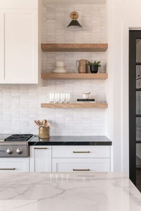 Backsplash Trends, White Kitchen Backsplash, White Tile Backsplash, Kitchen Backsplash Ideas, Cle Tile, Kitchen Backsplash Designs, Timeless Kitchen, White Backsplash, Tile Trends