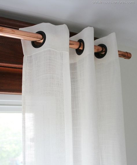 EASY & thrifty: Copper Pipe as a Curtain Rod  #DIY Pipe Curtain Rods, Gold Curtains, Copper Diy, Copper Accents, Copper Pipe, White Curtains, Diy Curtains, Cool Diy Projects, Curtain Decor