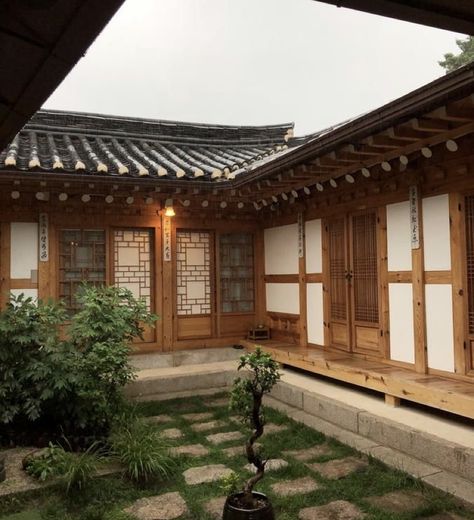 Traditional Japanese House Plans, House Plans With Courtyard, Japanese Courtyard House, Traditional Chinese House, Hanok House, Japanese Courtyard, Korean Traditional House, Traditional Korean House, Asian House