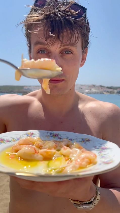 thomas_straker on Instagram: Raw red prawns with tomato, courgette, onion, lemon and olive oil Super fresh, perfect snack on the beach!! #menorca #reels #carpaccio Thomas Straker, Menorca, Olive Oil, The Beach, Lemon, Snacks, Ethnic Recipes, Red, On Instagram