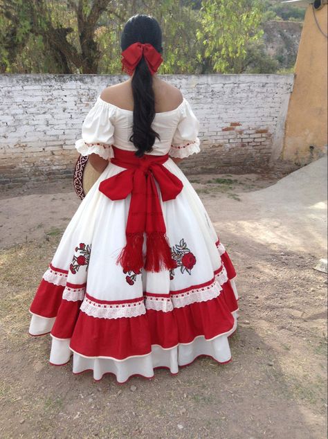 Mexico Clothes Traditional, Spain Dresses Fashion, Mariachi Dress, Traditional Mexican Clothing, Mexican Dresses Traditional, Escaramuza Dresses, Mexican Traditional Clothing, Surprise Dance Outfits, Folklorico Dresses