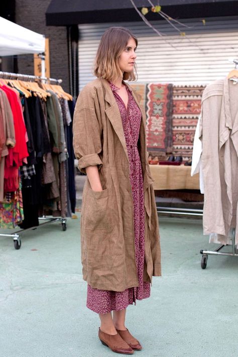 linen jacket Fashion Apron, Linen Coat, Market Street, Coat Vintage, Sustainable Fashion Brands, Jacket For Women, Cool Street Fashion, Vintage Coat, Street Style Looks