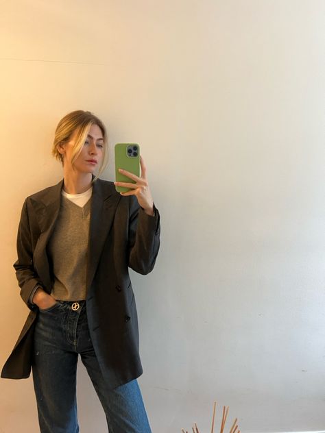 Mens ralph lauren blazer, skims long sleeved cotton top, m&s v neck fawn jumper, and straight cut reformation jeans 👌🏼 V Neck Jumper Outfit, Fall Winter Capsule Wardrobe, Reformation Jeans, Pullovers Outfit, V Neck Jumper, Ralph Lauren Blazer, Jumper Outfit, Winter Outfits Cold, Winter Capsule Wardrobe