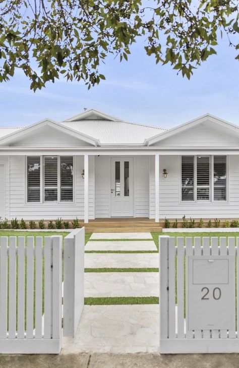 House Exterior Weatherboard, Australian Weatherboard House, Weatherboard And Render Exterior, Hampton Style Front Fence, Hamptons Front Fence, Queenslander Landscaping, Modern Weatherboard House Exterior, White Weatherboard Exterior, Weatherboard House Renovation