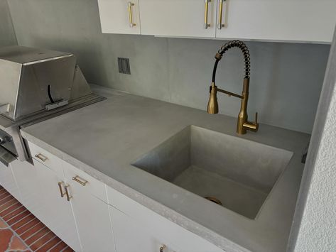 Outdoor kitchen we did with concrete countertop, integrated sink and full height backsplash CURATEDCONCRETECO.COM #concretecountertops #gfrc #concreteart #concreteartisan #concretefurniture #concretesink #coffeetable #modernkitchen #countertops #customsink #concretecoffeetable #concretevanity #concrete #concretecoffeetable #concretetable #concretediningtable #concretetable #furniture #kansascity #interiordesign #outdoorkitchendesign #outdoorkitchen Full Height Backsplash, Concrete Vanity, Custom Sinks, Concrete Countertop, Concrete Coffee Table, Integrated Sink, Concrete Dining Table, Concrete Sink, Concrete Furniture