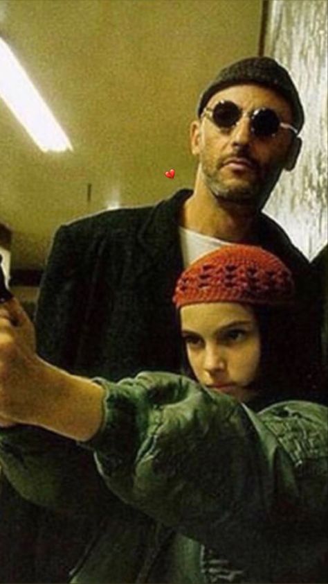 Matilda And Leon Art, Jean Reno Natalie Portman, Leon The Professional Mathilda, Love Actually Movie, Leon Matilda, The Professional Movie, Leon The Professional, Professional Poster, Jean Reno