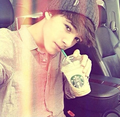 Brent Rivera Fur Vests, Carter Reynolds, Brent Rivera, Magcon Boys, Love Lifestyle, New Girlfriend, Youtube Stars, Cute Actors, Man Crush