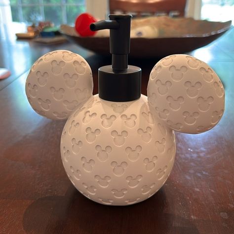 Mickey Disney Soap/Lotion Dispenser Mickey Mouse Bathroom, Disney House Ideas, Disney Bathroom, Disney Kitchen Decor, Disney Room Decor, Disney Furniture, Mickey Mouse Pumpkin, Disney Rooms, Disney Print