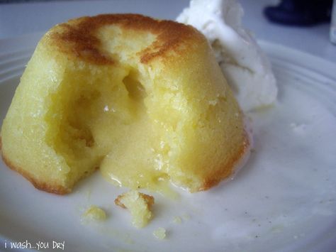 White Chocolate Lemon Lava Cake (like chocolate molten lava cake - but lemon). White Chocolate Lava Cake, Lemon Lava Cake, Lemon White Chocolate, Chocolate Lava Cake Recipe, Molten Cake, Chocolate Lemon, Lava Cake Recipes, Molten Lava Cakes, Torte Cupcake