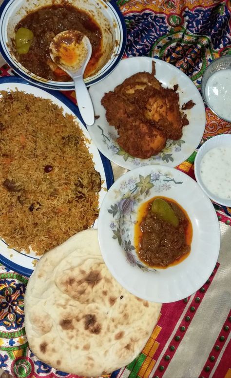 Biryani Food, Sahil Khan, Pakistani Cuisine, Sky Lover, Afghan Food Recipes, Neon Girl, Eating Food Funny, Samosa Recipe, Foodie Instagram