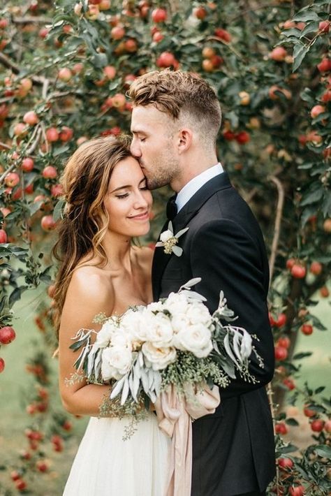 Orchard Wedding, Foto Poses, Wedding Goals, Photo Couple, Wedding Photo Inspiration, Wedding Photography Inspiration, Apple Tree, Photos Ideas, Wedding Pics