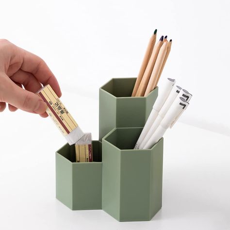 Cute Desk Organization, Dressing Table Organisation, Pencil Holders For Desk, Pencil Cup Holder, Green Pencil, Art Supply Organization, Pencil Organizer, Pencil Storage, Home Green