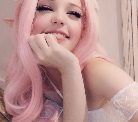 Belle Delphine, Coquette Icon, Doll Angel, Pfp Discord, Human Icon, Im A Princess, Dark Coquette, Y2k Emo, Aesthetic Coquette